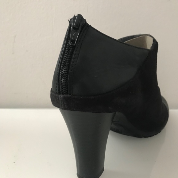 Black heeled boots - Picture 3 of 5
